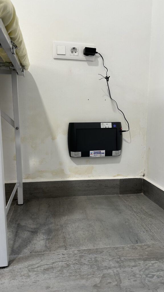 Sistema electrico para quitar humedades de la pared