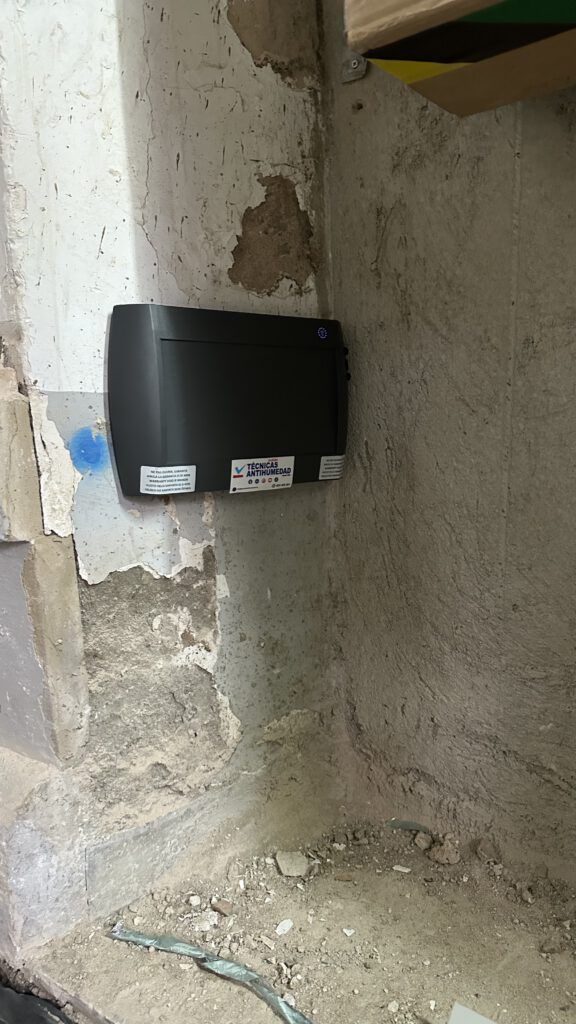 Sistema electrico para quitar humedades de la pared 3
